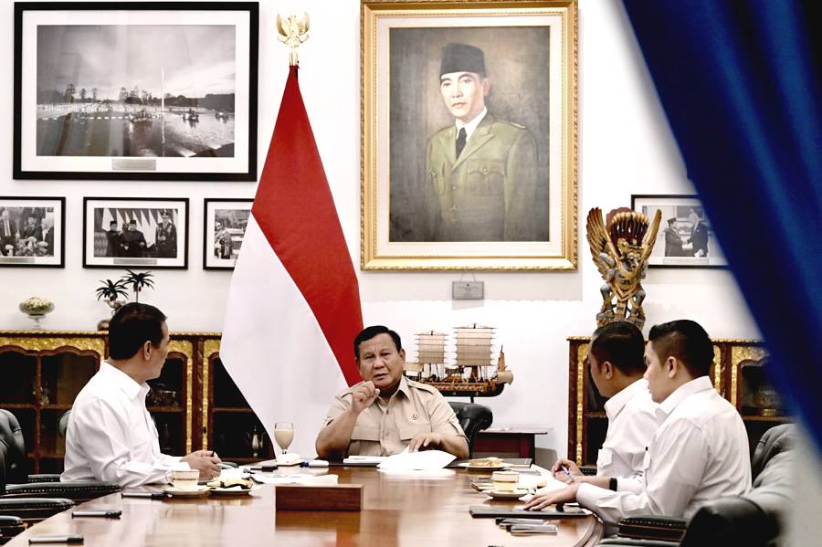 Presiden Prabowo Cek Kesiapan Pangan RI Hadapi El Nino Godzilla, Mentan: Stok Beras Aman Buat 10 Bulan Ke Depan [Foto Tim Media Presiden] 